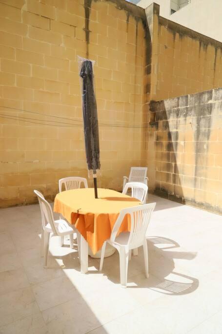 Seaside Serenity - A Lovely Apartment With Views Mellieha Bagian luar foto